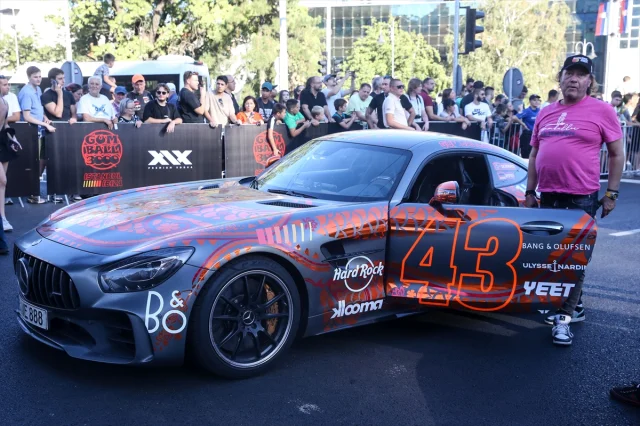 Gumball 3000 Rallisi Lüks Araçlarıyla Belgrad'da Gövde Gösterisi Yaptı