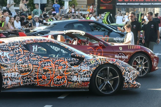 Gumball 3000 Rallisi Lüks Araçlarıyla Belgrad'da Gövde Gösterisi Yaptı