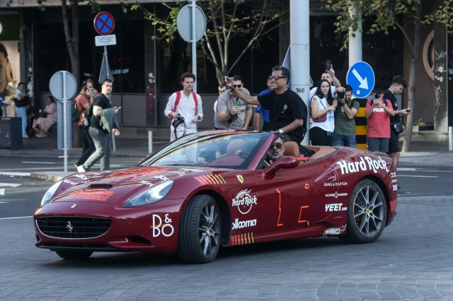 Gumball 3000 Rallisi Lüks Araçlarıyla Belgrad'da Gövde Gösterisi Yaptı