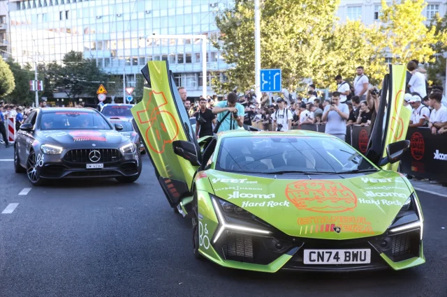 Gumball 3000 Rallisi Lüks Araçlarıyla Belgrad'da Gövde Gösterisi Yaptı