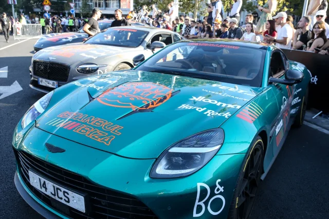 Gumball 3000 Rallisi Lüks Araçlarıyla Belgrad'da Gövde Gösterisi Yaptı