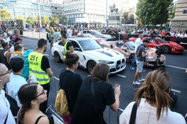 Gumball 3000 Rallisi Lüks Araçlarıyla Belgrad'da Gövde Gösterisi Yaptı