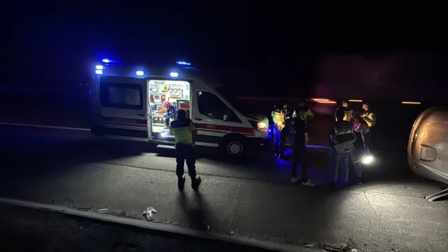 Gaziantep'te Feci Kaza: Lastik Patladı, Kamyonet Devrildi