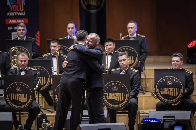 Ankara Kültür Yolu Festivali'nde Unutulmaz Bir Gece: Türk Armoni Yıldızları Orkestrası Harikalar Yarattı