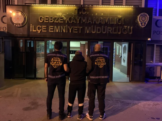 Kocaeli'de Yıllardır Aranan Suçlu Film Gibi Operasyonla Yaka...