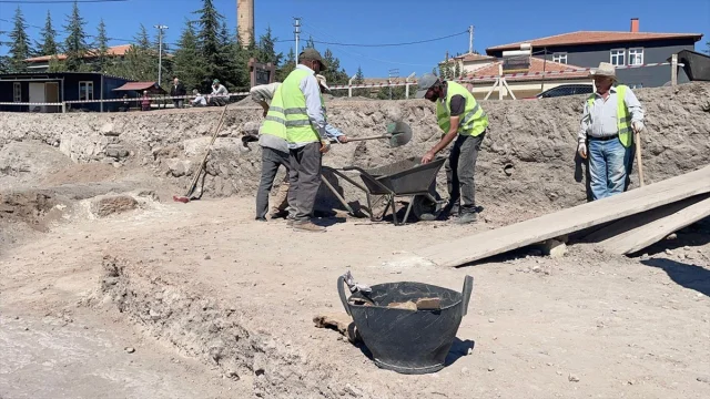 Kayseri'de Gün Yüzüne Çıkan Tarihi Hazine Merak Uyandırıyor