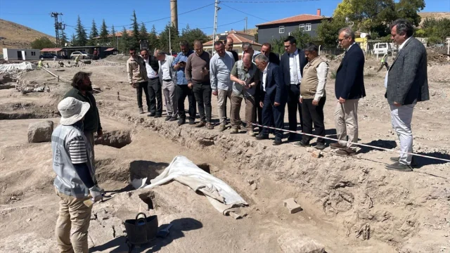Kayseri'de Gün Yüzüne Çıkan Tarihi Hazine Merak Uyandırıyor