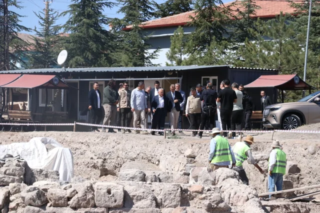 Kayseri'de Gün Yüzüne Çıkan Tarihi Hazine Merak Uyandırıyor
