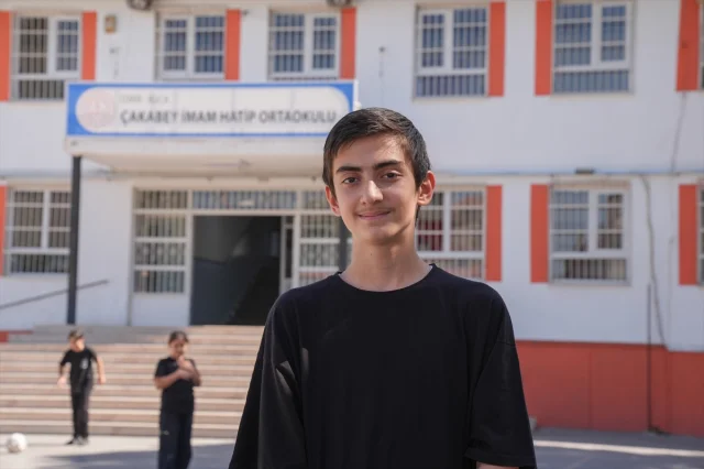 İzmir'de Ortaokul Öğrencilerinden Gazze İçin Anlamlı Destek