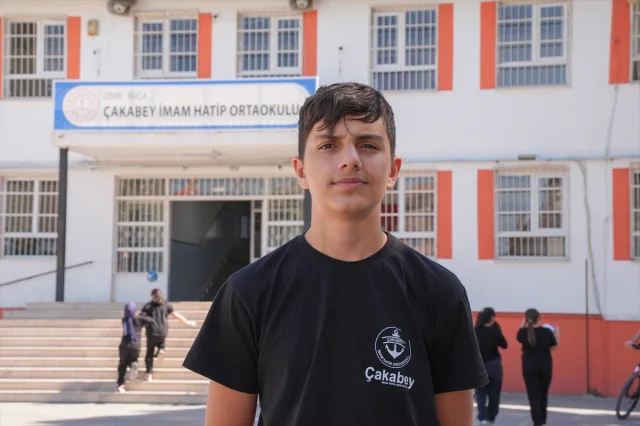 İzmir'de Ortaokul Öğrencilerinden Gazze İçin Anlamlı Destek