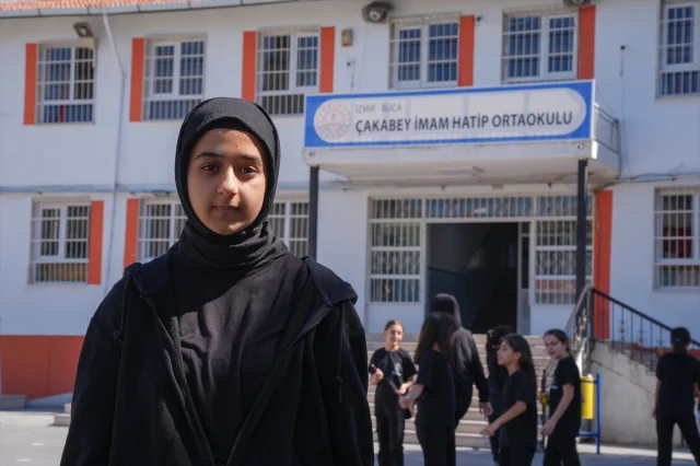 İzmir'de Ortaokul Öğrencilerinden Gazze İçin Anlamlı Destek
