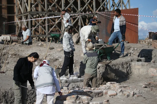 Ani Ören Yeri'nde Tarihe Işık Tutan Keşif: Selçuklu Kümbeti Ortaya Çıkarıldı
