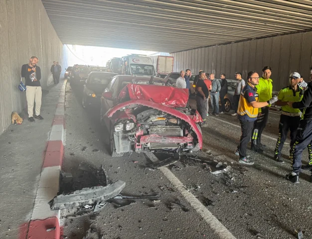 Uşak’ta Zincirleme Kaza Kaos Yarattı: Üç Kişi Hastaneye Kald...