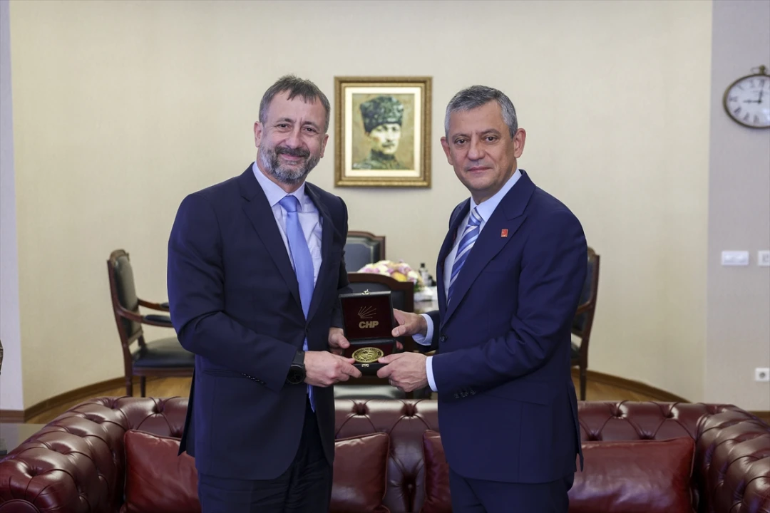 CHP Lideri Özel'den Diplomatik Atak: Çekya İle Görüşmeler Hız Kazanıyor