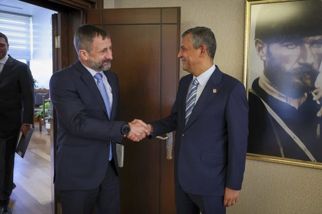 CHP Lideri Özel'den Diplomatik Atak: Çekya İle Görüşmeler Hız Kazanıyor