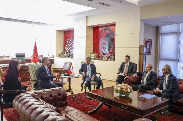 CHP Lideri Özel'den Diplomatik Atak: Çekya İle Görüşmeler Hız Kazanıyor