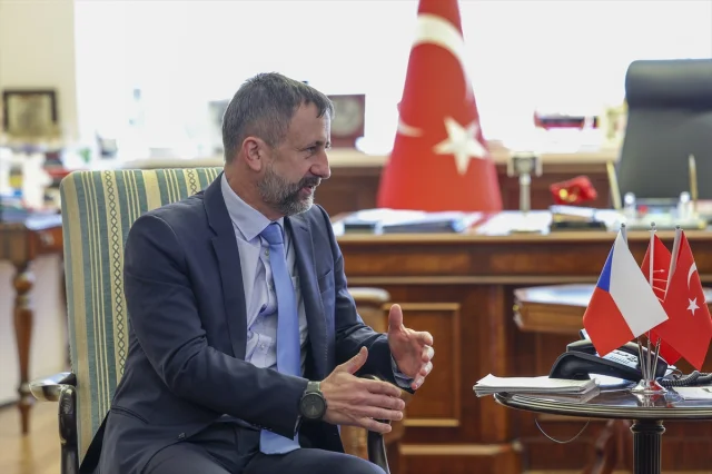 CHP Lideri Özel'den Diplomatik Atak: Çekya İle Görüşmeler Hız Kazanıyor