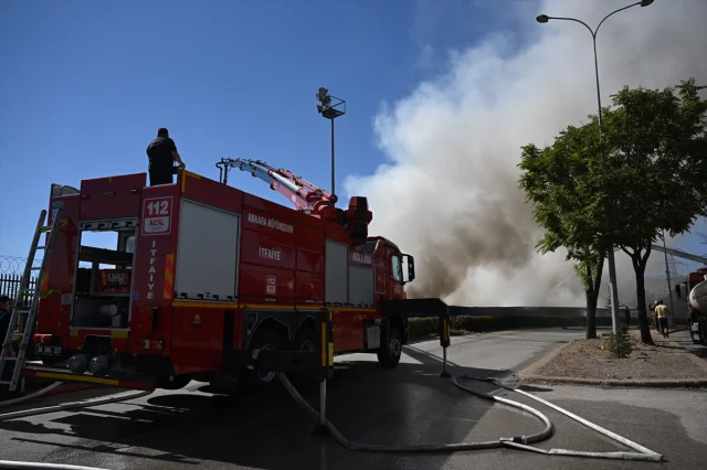 Ankara'da Korkutan Yangın: Depolama Tesisinde Hasar