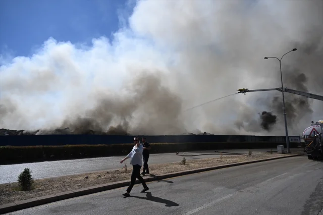 Ankara'da Korkutan Yangın: Depolama Tesisinde Hasar