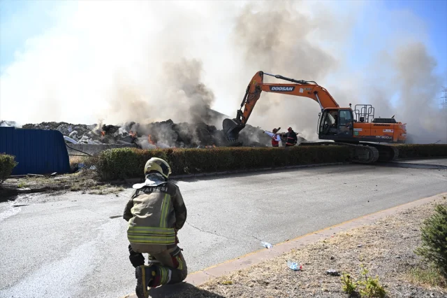 Ankara'da Korkutan Yangın: Depolama Tesisinde Hasar