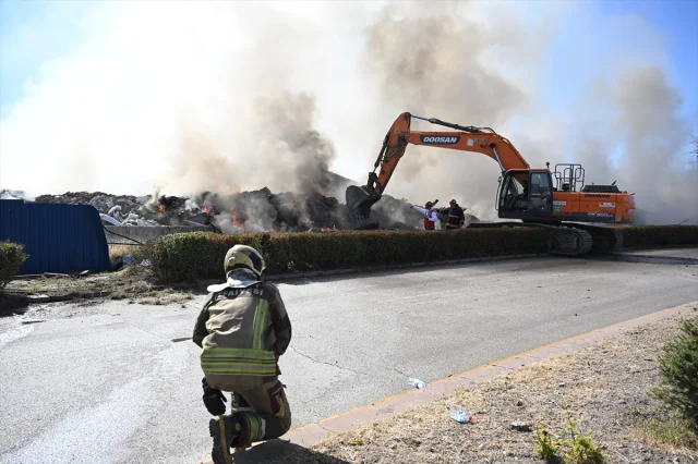 Ankara'da Korkutan Yangın: Depolama Tesisinde Hasar