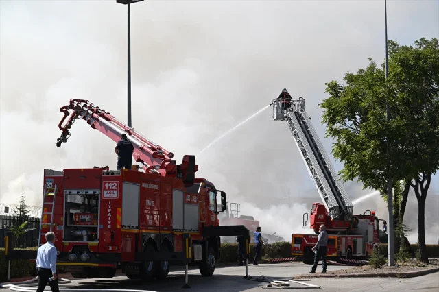 Ankara'da Korkutan Yangın: Depolama Tesisinde Hasar