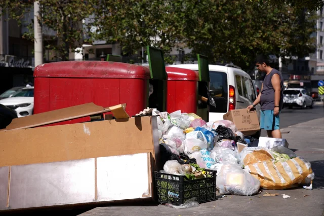 İzmir Karşıyaka'da Çöpler Alarma Geçirdi