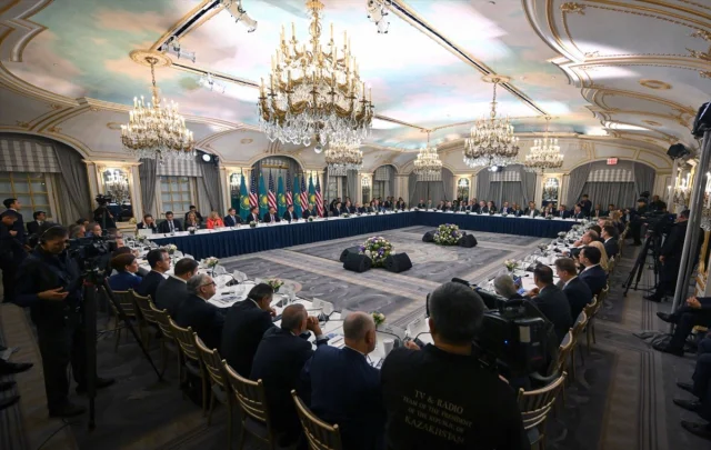 Kazakistan ABD'li Dev Şirketlerle Kritik Anlaşmalara İmza At...