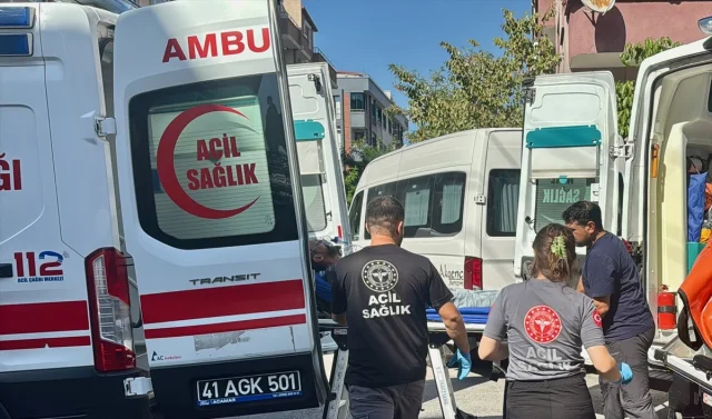 Kocaeli'de Apartman Yangını Panik Yarattı