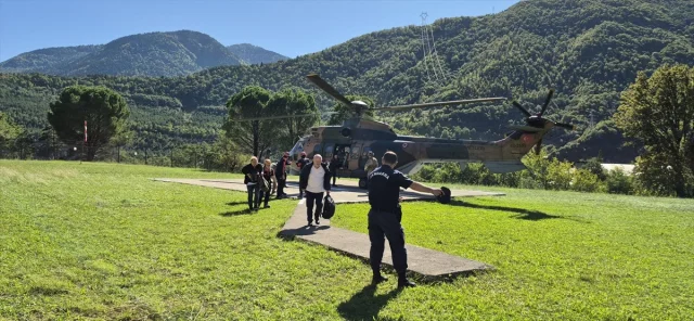 Artvin'de Heyelan Tuzağı: Turistler Dram Dolu Anlar Yaşadı