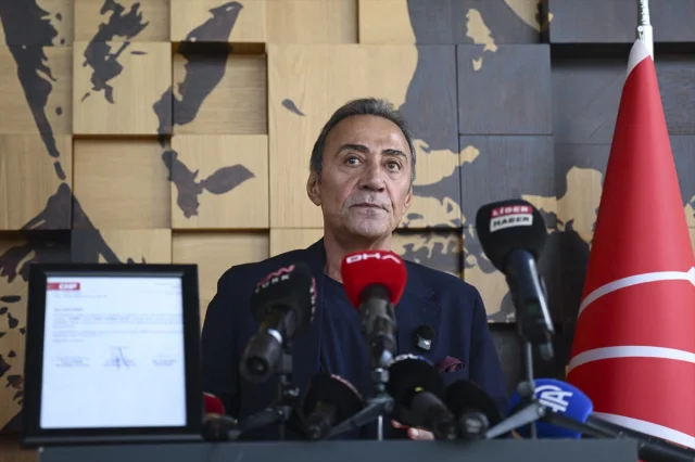 CHP'de Çalkantılı Bir Dönem: Berhan Şimşek'ten Dikkat Çeken Eleştiriler