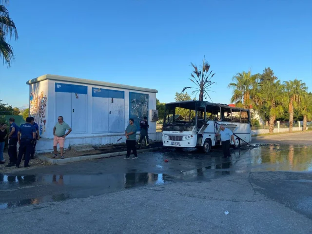 Antalya'da Midibüs Yangını Şaşkınlık Yarattı