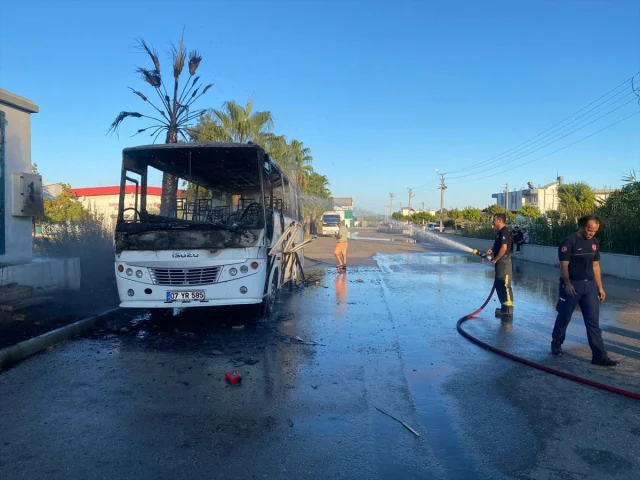 Antalya'da Midibüs Yangını Şaşkınlık Yarattı