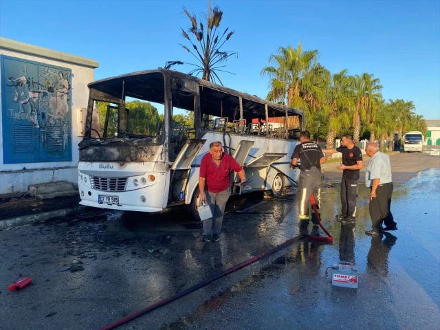 Antalya'da Midibüs Yangını Şaşkınlık Yarattı