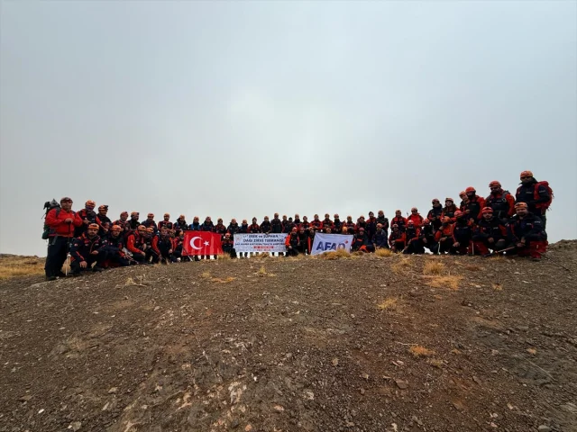 Etkileyici Dağcılık Kampı: AFAD'ın Zorlu Görev Eğitimi