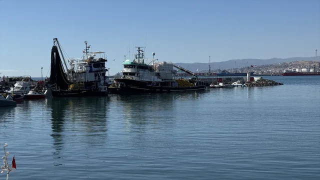 Tekirdağ'da Deniz Trafiği Yedi Geminin Rüzgarla Savaşı Sonrası Normale Döndü