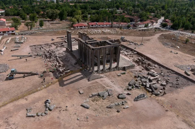 Antik Aizanoi'de Yüzyılların Sırrı Ortaya Çıkıyor: Yeni Keşifler