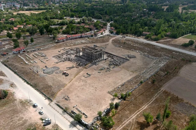 Antik Aizanoi'de Yüzyılların Sırrı Ortaya Çıkıyor: Yeni Keşifler