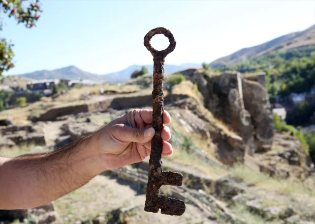 Bitlis Kalesi'nin Sırları Açığa Çıkıyor: Giriş Kapısının Anahtarı Bulundu