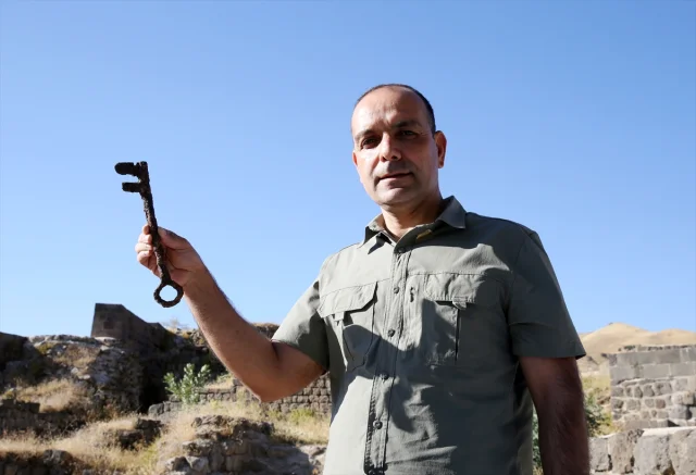 Bitlis Kalesi'nin Sırları Açığa Çıkıyor: Giriş Kapısının Anahtarı Bulundu