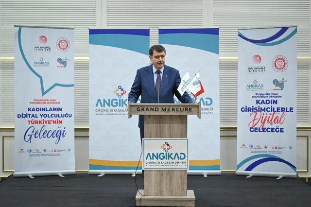 Kadınlar ve Gençler Teknolojiyle Nasıl Güçleniyor?