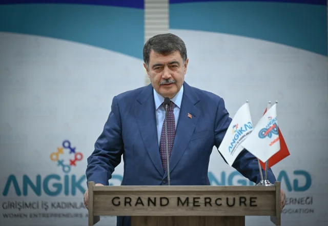 Kadınlar ve Gençler Teknolojiyle Nasıl Güçleniyor?