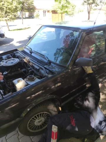 Erzincan’da Motor Bölümünden Kurtarılan Minik Kedi İçin Zamana Karşı Yarış