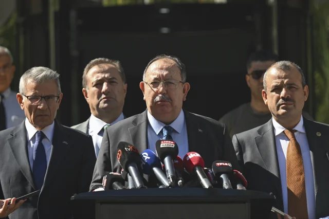CHP İstanbul Kongresine Devam Kararı Tartışma Yarattı
