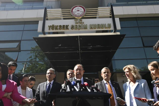 CHP İstanbul Kongresine Devam Kararı Tartışma Yarattı