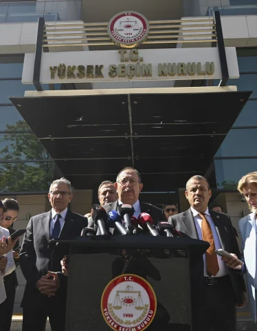 CHP İstanbul Kongresine Devam Kararı Tartışma Yarattı