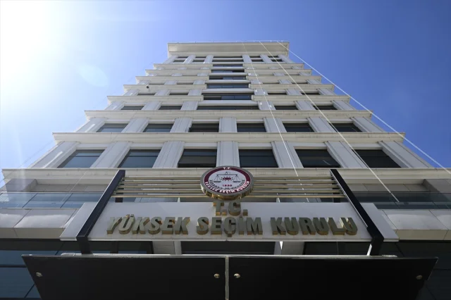 CHP İstanbul Kongresine Devam Kararı Tartışma Yarattı
