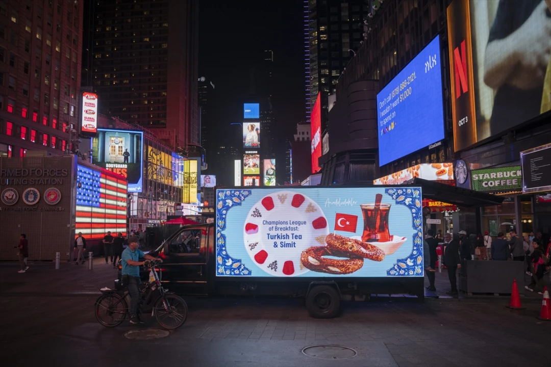 Türk Misafirperverliği Times Meydanı'nda! Simit ve Çay Tadını Çıkarmaya Hazır Olun