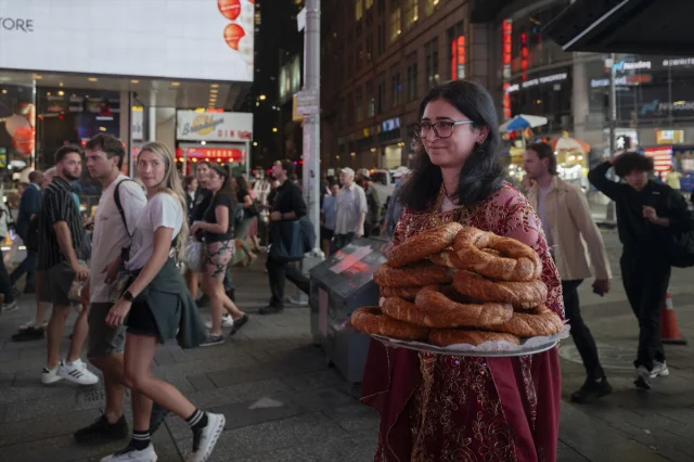 Türk Misafirperverliği Times Meydanı'nda! Simit ve Çay Tadını Çıkarmaya Hazır Olun