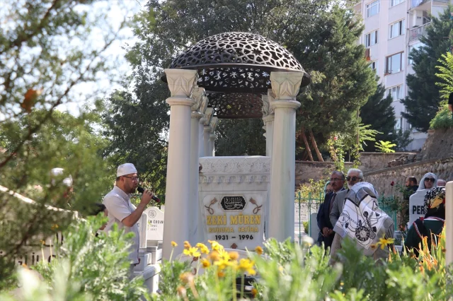 Zeki Müren Mezarı Başında Anıldı: Sanat Güneşi'ni Unutmadık